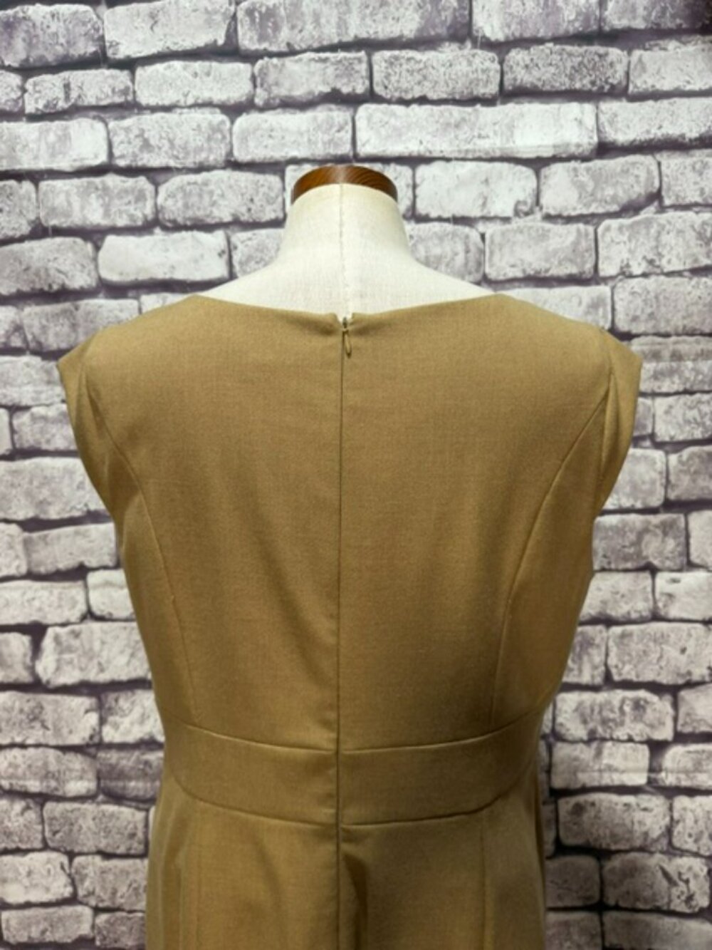Tahari Camel Colored Fully Lined Cap Sleeve Dress Size 14 - Picture 6 of 8